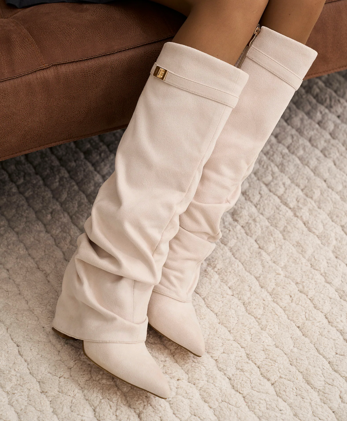 Noireve -The White Boots 03