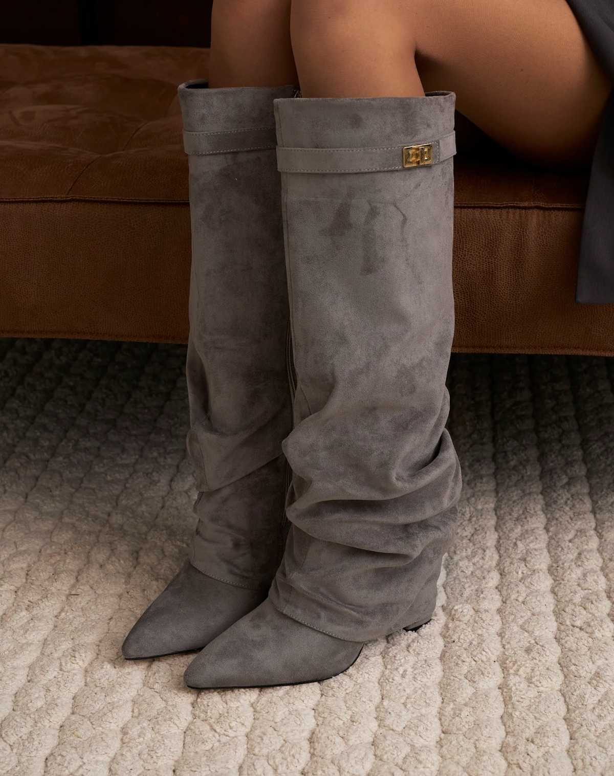 Noireve - The Grey Boots 03