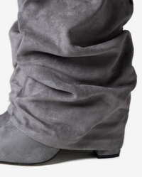 Noireve - The Grey Boots 03
