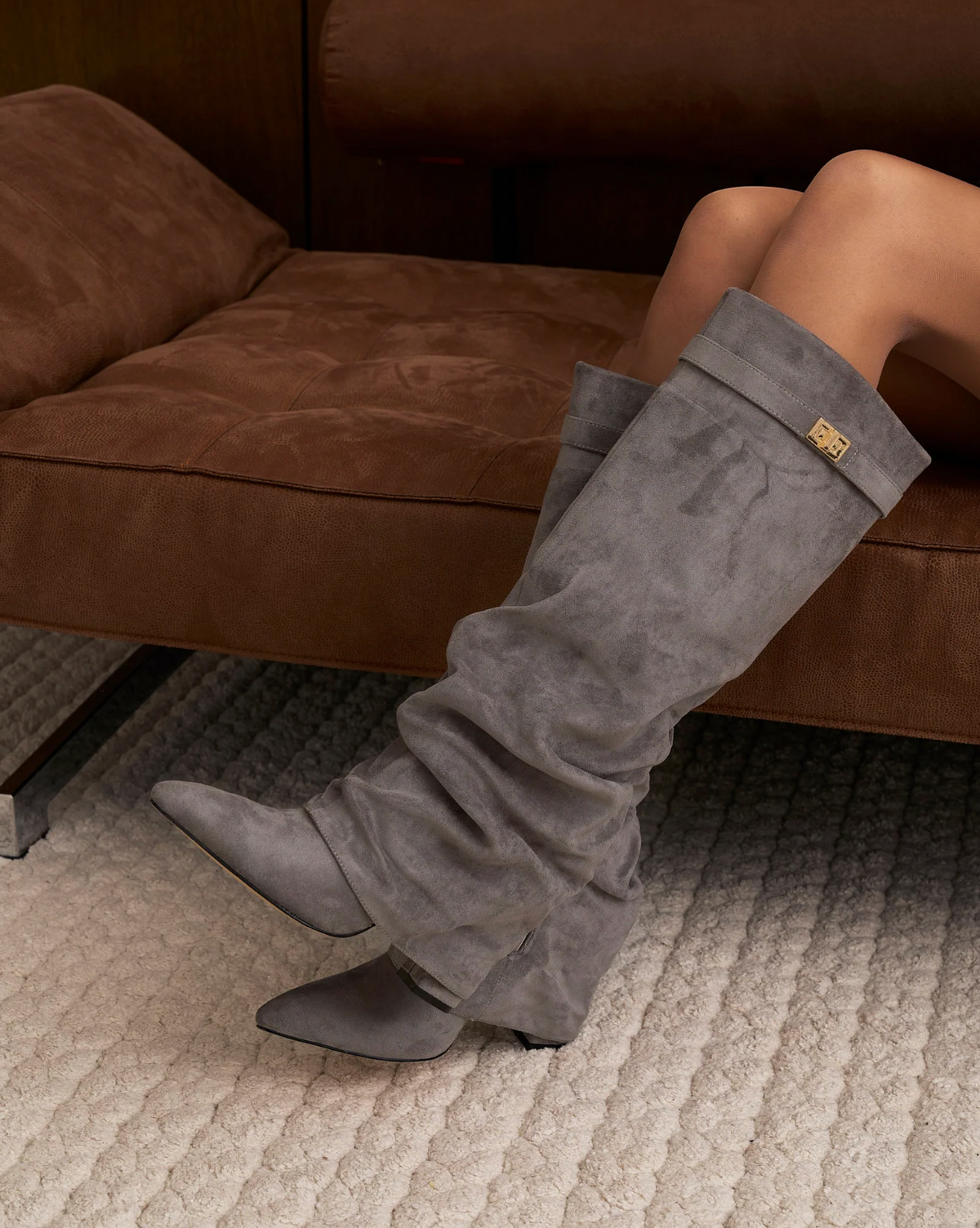Noireve - The Grey Boots 03